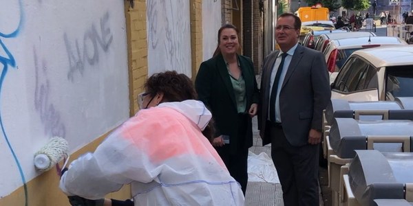 El Ayuntamiento inicia trabajos de retirada de pinturas vandálicas en los entornos del Casco Antiguo más concurridos en Semana Santa a través de equipos específicos de Lipasam cuya labor se prolongará hasta el Viernes de Dolores