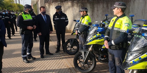 El Ayuntamiento invierte casi 260.000 euros en el suministro de nuevos chalecos antibalas de uso externo y fundas externas para la Policía Local con los que se renuevan y se actualiza la totalidad de estos elementos básicos para la seguridad de los agentes