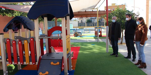 El Ayuntamiento invierte más de 30.000 euros en el acondicionamiento de la zona del huerto escolar del CEIP Paulo Orosio, en el Distrito Cerro-Amate