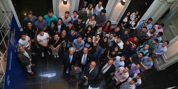 El Ayuntamiento, la Cámara de Comercio y Airbus defienden el potencial de la industria aeroespacial sevillana como sector de empleo para los jóvenes
