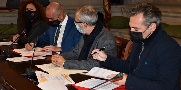 El Ayuntamiento licita por 22,6 millones la construcción de 218 viviendas en Hacienda del Rosario y traspasa la totalidad de las VPO municipales a Emvisesa para mejorar la gestión