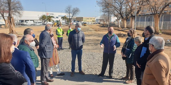 El Ayuntamiento mejora el Polígono Calonge con la renovación y ampliación de la zona de aparcamientos entre las calles Metalurgia y Automoción, que incluye más arbolado y la ampliación de los itinerarios peatonales con un presupuesto de casi 210.000 euros