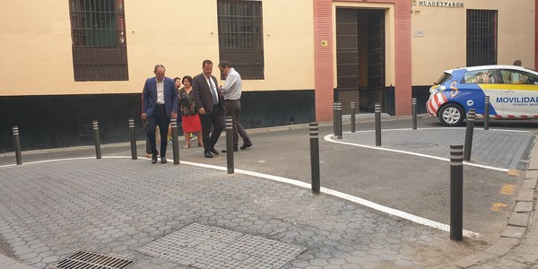 El Ayuntamiento mejora la seguridad vial en el Casco Antiguo con la renovación de la señalización horizontal en más de medio centenar de calles y en 25 áreas de influencia de centros escolares