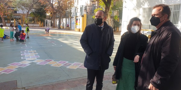 El Ayuntamiento mejora las zonas comunes del CEIP Huerta de Santa Marina, en el Distrito Casco Antiguo, con nuevas pistas deportivas y un aulario exterior