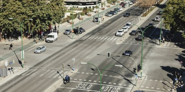 El Ayuntamiento modifica la ordenanza fiscal de estacionamiento regulado para reubicar las plazas en calles del entorno de San Francisco Javier y Luis de Morales tras la petición vecinal, su aprobación en Junta del Distrito Nervión y en el Pleno municipal y sin que se hayan recibido alegaciones