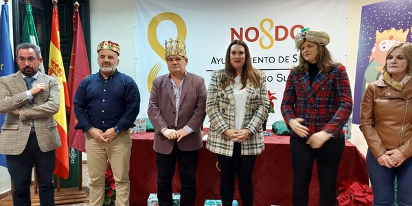 El Ayuntamiento designa a los Reyes Magos del Distrito Sur y entrega los premios del concurso escolar de postales navideñas