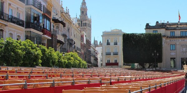 El Ayuntamiento oferta 244 plazas diarias en un palco y en sillas de la Carrera Oficial destinadas a personas con diversidad funcional y movilidad reducida y sus acompañantes para la Semana Santa de 2022