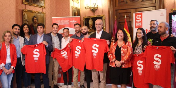El Ayuntamiento pone en marcha una campaña de sensibilización para luchar contra la estigmatización y la discriminación hacia personas con VIH y sida con el objetivo de transmitir que quienes están en tratamiento y presentan carga viral indetectable son intransmisibles del virus