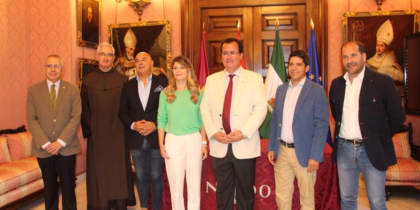 El Ayuntamiento pone en marcha una programación de actividades previas al Corpus Christi de 2022 que arranca desde el lunes 13 de junio con la música y el concurso de balcones, escaparates y altares como protagonistas
