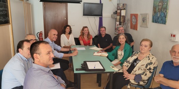 El Ayuntamiento presenta un proyecto para captación de fondos europeos que permita desarrollar un gran centro social y cultural vinculado al patrimonio industrial con la participación de la Plataforma Salvemos la Fábrica de Vidrios La Trinidad y otras instituciones y entidades