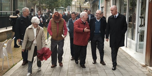 El Ayuntamiento reabre al tránsito distintas calles de Rochelambert tras la reurbanización y renovación de redes acometida por Emasesa con una inversión de 2,2 millones mientras culminan los trabajos de fin de obra de un proyecto que ha generado itinerarios peatonales, renovado el alumbrado y mejorado el arbolado y la jardinería