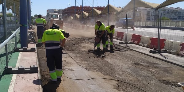 El Ayuntamiento realiza obras de mejora del asfaltado del Puente Cristo de la Expiración dentro del contrato de conservación y mantenimiento de pavimentos