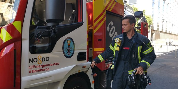 El Ayuntamiento recepciona los nuevos trajes para actuaciones específicas en incendios con una inversión de 470.000 euros que completa todo el vestuario de los Bomberos para las distintas intervenciones que realiza este servicio