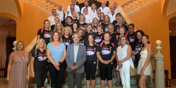 El Ayuntamiento recibe a la Asociación Anémona que afronta su reto solidario de remo en el Guadalquivir