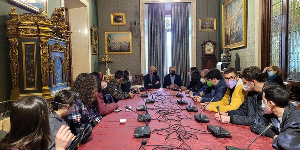 El Ayuntamiento refuerza su colaboración con proyectos de inclusión social para personas con discapacidad cognitiva con un programa de convivencia en residencias universitarias