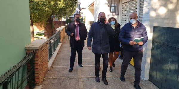 El Ayuntamiento renueva el revestimiento de la fachada del Sor Ángela de la Cruz con pinturas de microesferas cerámicas que mejoran la eficiencia energética