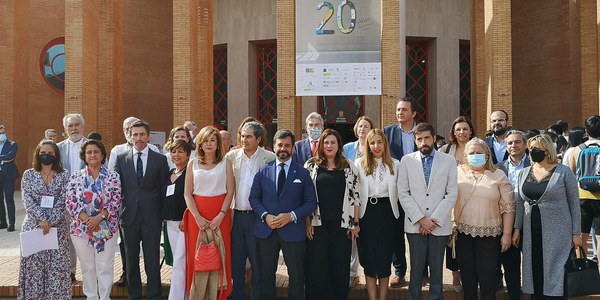 El Ayuntamiento respalda la Feria de la Ciencia con el objetivo de impulsar la vocación investigadora y científica desde las edades más tempranas y que prevé recibir en FIBES unas 27.000 visitas y alumnado de centros educativos de toda Andalucía