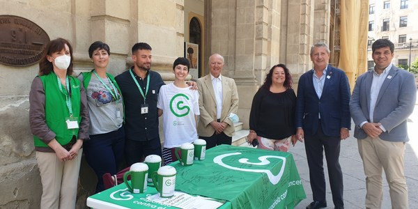 El Ayuntamiento se suma a la campaña ‘Haz de la lucha tu bandera’ de la Asociación Española Contra el Cáncer