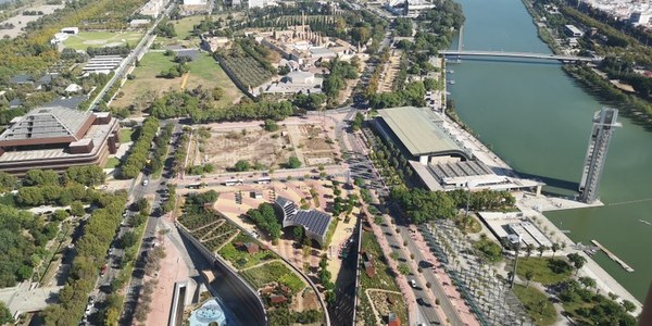 El Ayuntamiento señaliza la Zona de Bajas Emisiones de Cartuja para implantarla en su primera fase a partir de enero con dos áreas donde quedarán excluidos los vehículos más contaminantes de 7 a 19 horas en días laborables y un sistema que garantiza aparcamientos en el entorno, el acceso en transporte público y la actividad del PCT y en cuyos primeros meses primará la labor de información y concienciación