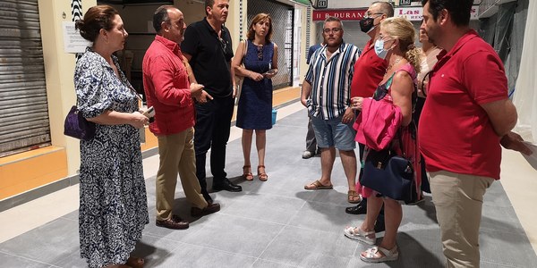 El Ayuntamiento sustituye el pavimento del mercado de abastos de Pino Montano por un importe de más de 63.500 euros
