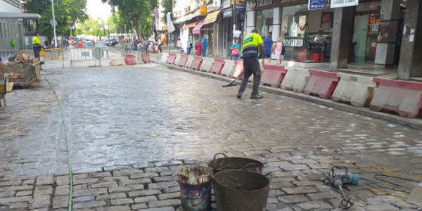 El Ayuntamiento tratará el adoquín de Gerena acopiado o retirado de las calles para volver a utilizarlo como pavimento en el conjunto histórico tras su tratamiento