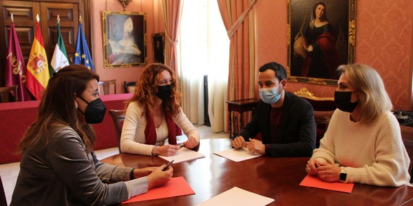 El Ayuntamiento vuelve a asumir la contratación de 165 personas para afrontar las tareas de refuerzo en la limpieza y desinfección de los centros educativos frente a la COVID-19