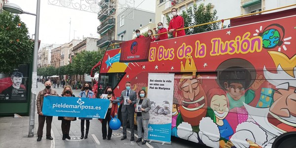 El Bus de la Ilusión de la Cabalgata de Triana llevará a niños y niñas con la enfermedad rara de la ‘piel de mariposa’