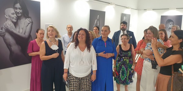 El Centro Cívico Las Columnas expone la muestra ‘Resilencia’ sobre supervivientes del cáncer