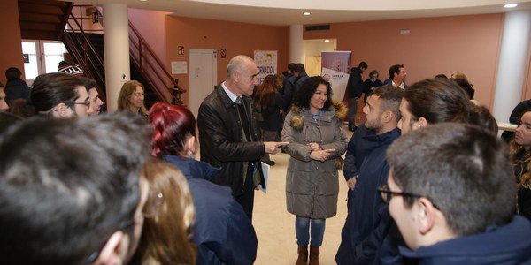 El desempleo en Sevilla encadena en noviembre cuatro meses consecutivos de descenso y se sitúa por debajo de la barrera de las 65.000 personas