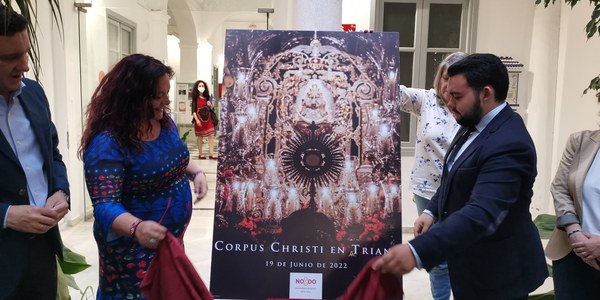 El Distrito Triana anuncia el Corpus Christi de 2022 con una imagen de una procesión claustral, obra del fotógrafo Alejandro del Castillo