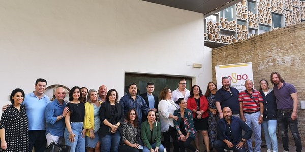 El Distrito Triana avanza en los preparativos de la cabalgata de 2023 con la designación de los Reyes Magos que encarnarán el humorista Jorge Cadaval, la hostelera Begoña Barquín y Alberto Vázquez, elegido por sorteo