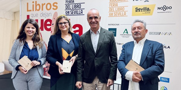 El editor Abelardo Linares, la catedrática Lola Pons y la Asociación Entre Amigos se alzan con los Premios Feria del Libro de Sevilla 2022