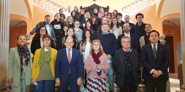 El Espacio Santa Clara acoge mañana la pasarela de emprendimiento de moda flamenca Premier Lunar con la participación de 150 diseñadores y con una apuesta por los jóvenes talentos