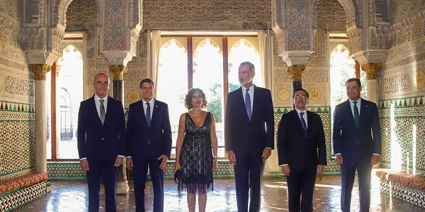 El gobierno municipal destaca que la conmemoración durante tres años del V Centenario de la Primera Vuelta al Mundo quedará vinculada a la imagen de Sevilla como la primera ciudad global y que ha sido un ejemplo de unidad entre administraciones y sociedad civil