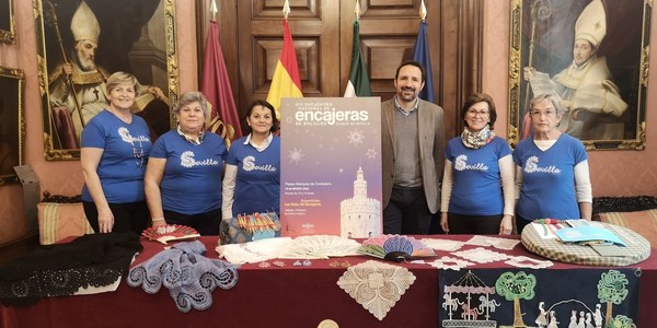 El Paseo Marqués de Contadero acoge este sábado el XIII Encuentro Nacional de Encajeras de Bolillos que reúne en Sevilla a más de 400 participantes