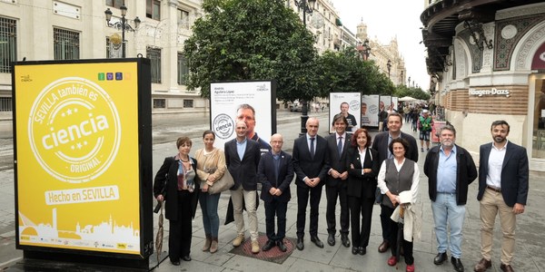 La Avenida de la Constitución acoge hasta el próximo 10 de diciembre la exposición ‘Sevilla también es Ciencia’, una muestra de imágenes organizada por el Ayuntamiento con el objetivo de dar a conocer y divulgar el trabajo que se realiza en Sevilla en materia de investigación y ciencia