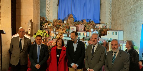 La Casa Consistorial acoge una nueva edición del Belén Canario, que recrea edificaciones canarias de gran volumetría y figuras ataviadas con indumentarias del norte de la isla de Tenerife de los siglos XVIII y XIX
