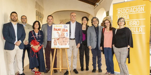 La entrega  del I Premio de Novela Almudena Grandes y una lectura colectiva en homenaje a la escritora abren mañana la edición de 2022 de la Feria del Libro de Sevilla