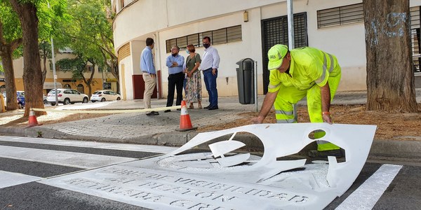 La Junta de Gobierno aprueba el nuevo contrato de señalización para mejorar la circulación y la seguridad vial con 17,8 millones de presupuesto para cinco años y que incluye medidores  informativos sobre la velocidad, las primeras ‘supermanzanas’ con prioridad peatonal y pasos de peatones luminosos