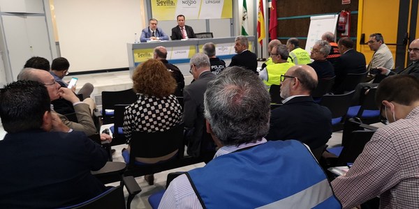 La noche del Alumbrado se salda con una gran afluencia de público y la normalidad en la prestación de los servicios de las distintas administraciones coordinados por el CECOP