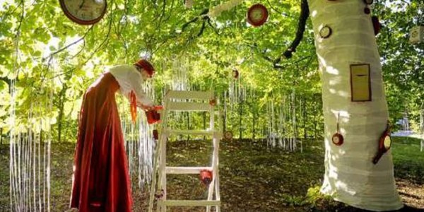 La programación navideña impulsada por el Ayuntamiento de Sevilla trae esta semana un espectáculo sensorial en Santa Clara, una performance en el Parque de los Príncipes y actividades de danza, música, circo o poesía por los distritos