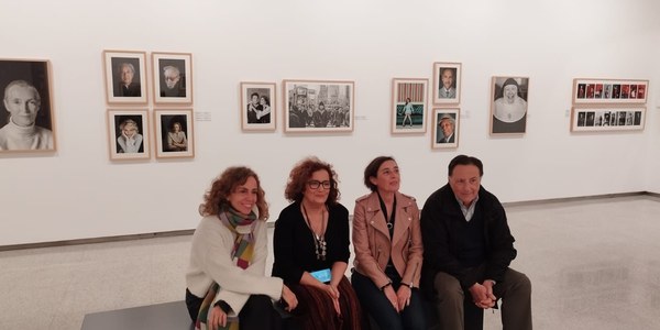 La Sala Atín Aya inaugura una exposición de la reconocida fotógrafa Gloria Rodríguez, cuyos retratos e instantáneas de viajes ilustran los principales medios nacionales e internacionales