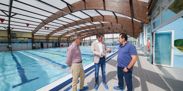 Las inversiones del Ayuntamiento en piscinas permiten la ampliación del baño recreativo, ocio familiar y conciliación hasta las 73.000 plazas