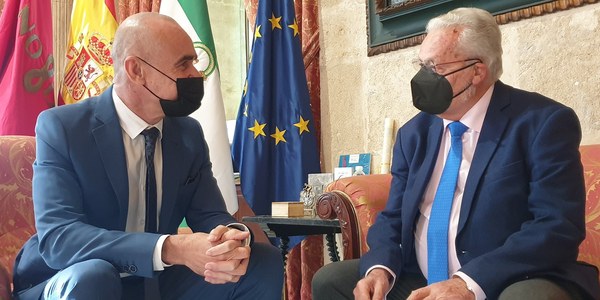 Antonio Muñoz y Jesús Maeztu mantienen su primer encuentro de trabajo