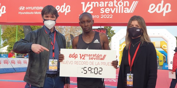 Sebastian Kimaru y Meritxel Soler baten los récords del EDP Medio Maratón de Sevilla que se convierte en el segundo más rápido de España e inicia la temporada de grandes eventos de la ciudad