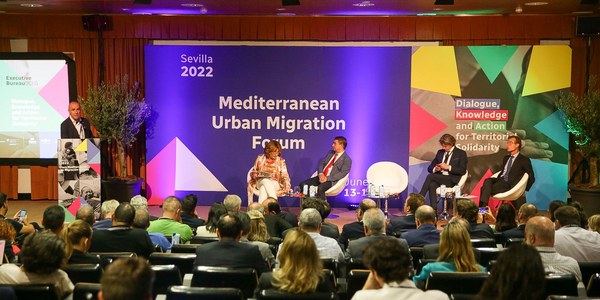 Sevilla se erige como capital mundial del municipalismo al acoger el Foro Mediterráneo de Migración Urbana que aborda el papel de las ciudades ante los retos migratorios y la asamblea ejecutiva de la mayor organización mundial de gobiernos locales y regionales