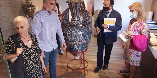 Sevilla se suma a la iniciativa ‘¡Hola, Cerámica!’ que incluye conferencias y exposiciones en torno a esta disciplina artística que se desarrollarán en el Centro Cerámica Triana hasta el 31 de mayo