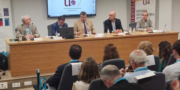 Un millar de científicos de 70 países debaten en Sevilla sobre los grandes retos del siglo XXI, como el cambio climático, la digitalización y la pugna por los nuevos recursos energéticos