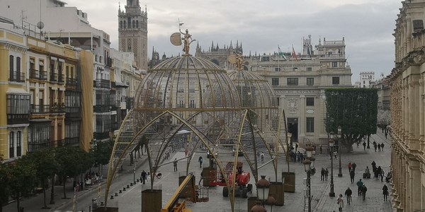 Un templo de luz y sonido protagoniza la iluminación singular de esta Navidad en la Plaza de San Francisco, que arranca mañana y se suma a las más de 280 calles, plazas y árboles encendidos por toda la ciudad