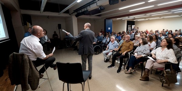El alcalde amplía la estrategia de inversiones y mejoras en Pino Montano con la aprobación del proyecto para transformar el Parque Rojo y convertirlo en pulmón verde y espacio de juegos infantiles y convivencia para las familias